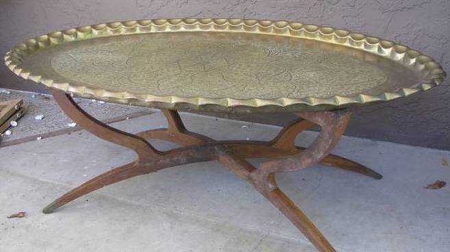 Folding spider leg brass tray coffee table with floral engravings