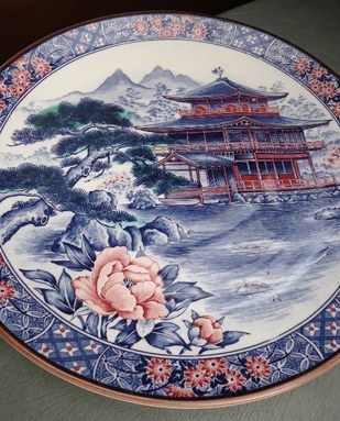 Japanese Imari plate depicting the Temple of the Silver Pavilion