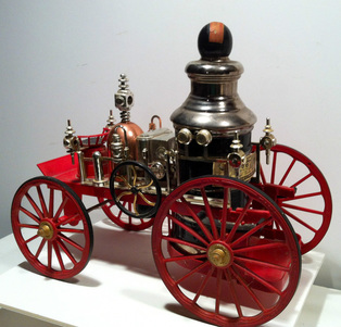 Vintage Jim Beam 1867 Mississippi Fire Engine No 313 decanter