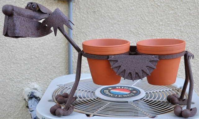 Unique figural iron dog feeding bowl stand