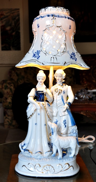 French boudoir lamp with blue and white porcelain figural group of a couple and a dog