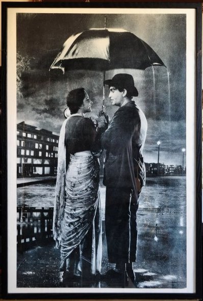 Poster of Nargis and Raj Kapoor standing under an umbrella in monsoon rain singing Pyar hua ikrar hua in the 1955 film Shree 420