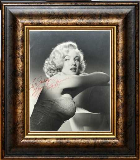Marilyn Monroe hand signed black and white photograph taken by Laszlo Willinger