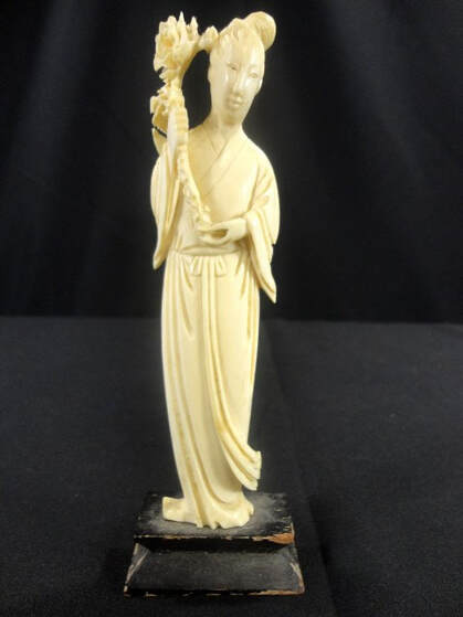 Antique Chinese ivory figurine