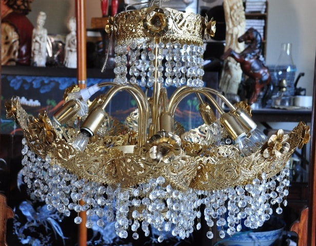 Italian Hollywood Regency style 8 arm brass and crystal chandelier