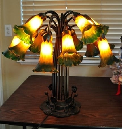15 light Tiffany inspired bronze table lamp with lily pad base