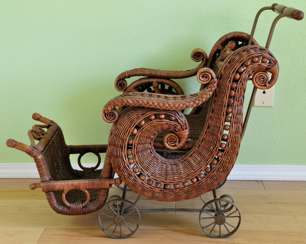 Victorian style wicker doll/baby carriage/buggy